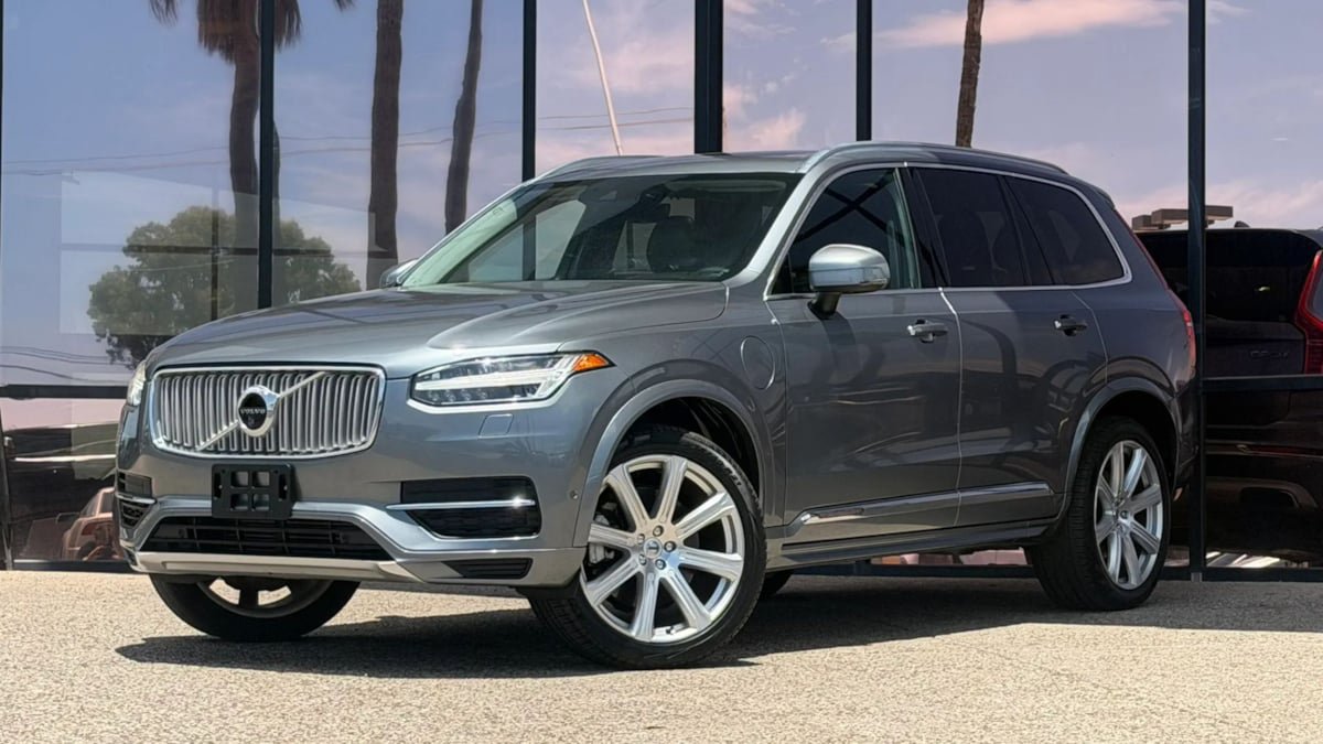 Used 2017 Volvo XC90 T8 Inscription w/ Luxury Package AWD/4WD image 3