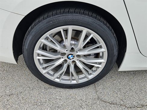 Used 2023 BMW 330i Sedan w/ Premium Package image 40