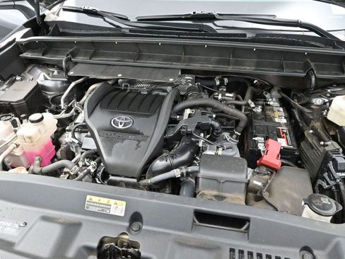 Used 2023 Toyota Highlander XLE image 32