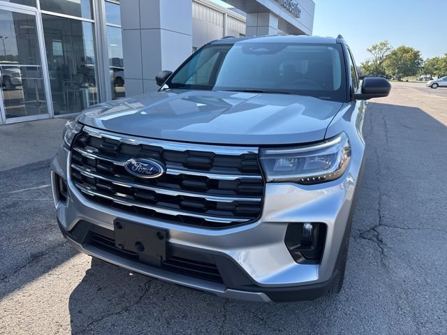 Used 2025 Ford Explorer Active w/ Active Comfort Package AWD/4WD image 3