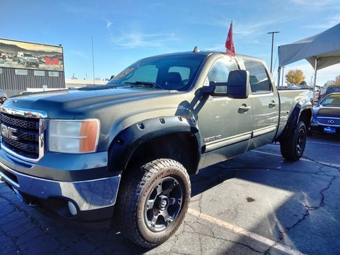 Used 2011 GMC Sierra 3500 SLT image 3