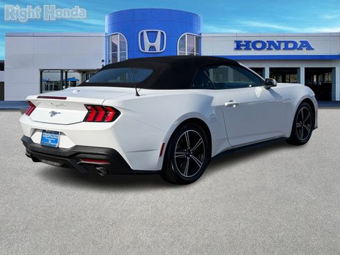 Used 2024 Ford Mustang Convertible image 7