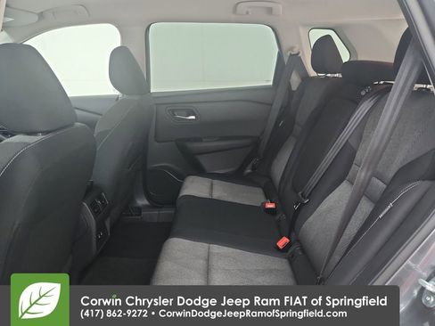 Used 2025 Nissan Rogue SV image 28