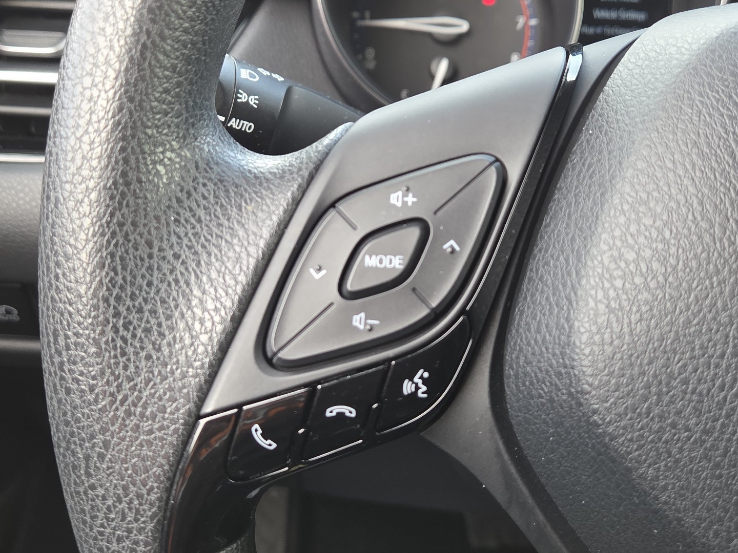 Used 2019 Toyota C-HR LE FWD image 29