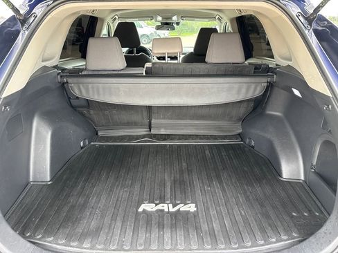 Used 2021 Toyota RAV4 XLE w/ XLE Grade Weather Package AWD/4WD image 31