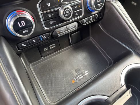 Used 2023 GMC Yukon SLT image 30