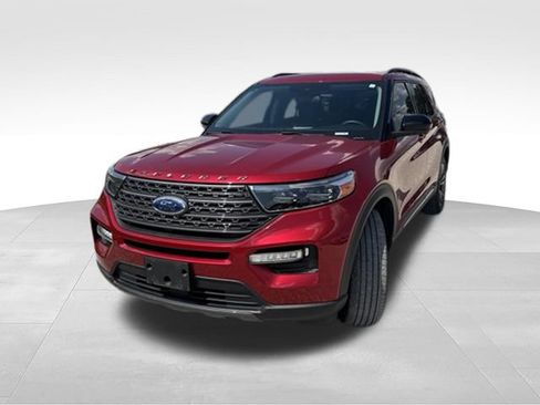 Used 2023 Ford Explorer XLT w/ Equipment Group 202A AWD/4WD image 34