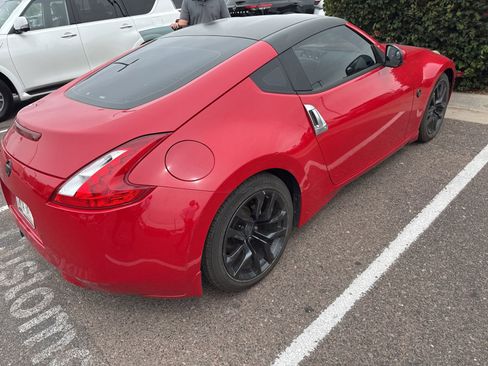 Used 2017 Nissan 370Z Coupe RWD image 3