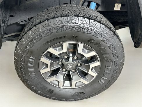 Used 2023 Toyota Tacoma TRD Off-Road image 11