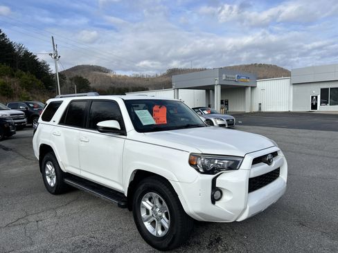 Used 2017 Toyota 4Runner SR5 image 10