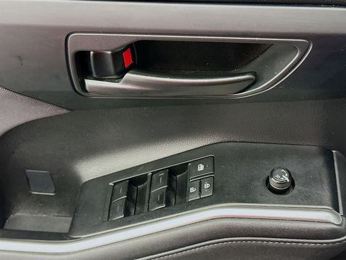 Used 2023 Toyota Highlander LE image 15