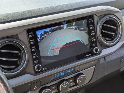 Used 2022 Toyota Tacoma TRD Sport AWD/4WD image 18