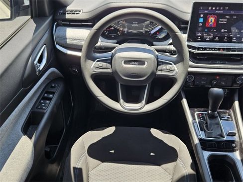 Used 2024 Jeep Compass Sport image 6