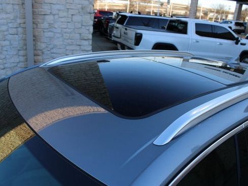 Used 2022 Buick Envision Avenir w/ Technology Package II image 4