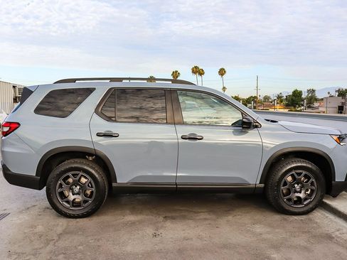 Used 2024 Honda Pilot TrailSport image 13