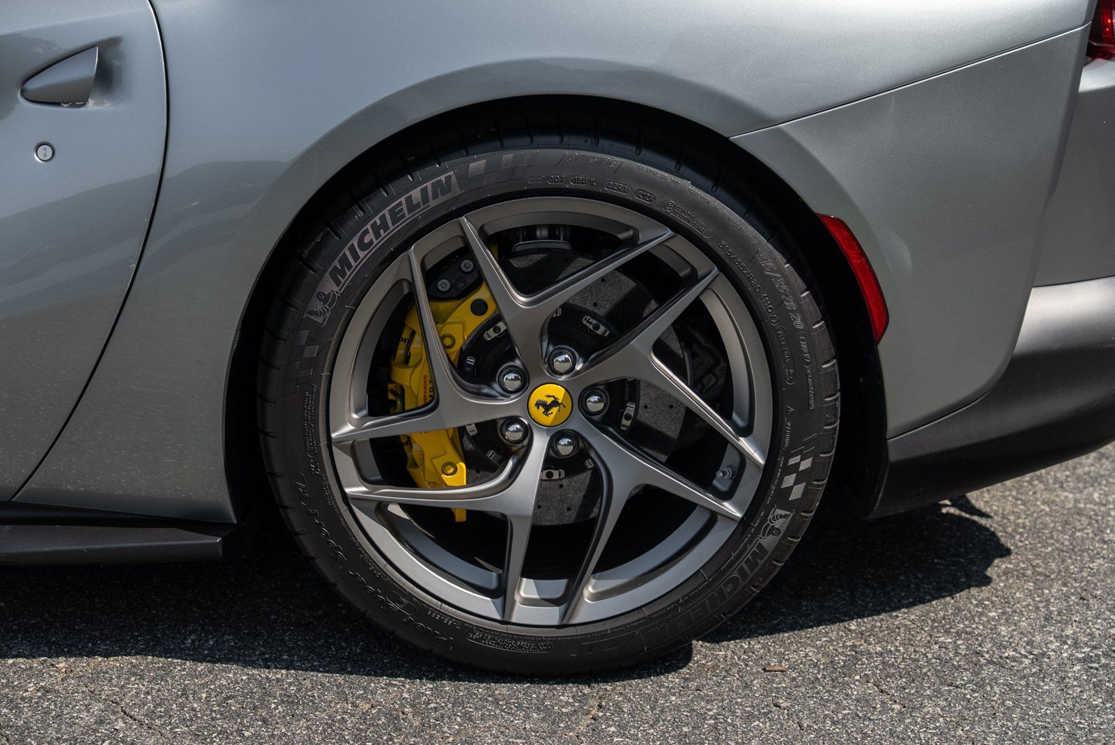Used 2020 Ferrari 812 Superfast RWD image 10