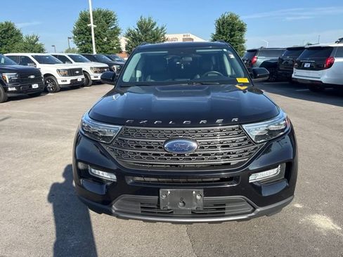 Used 2022 Ford Explorer XLT w/ Equipment Group 202A AWD/4WD image 2