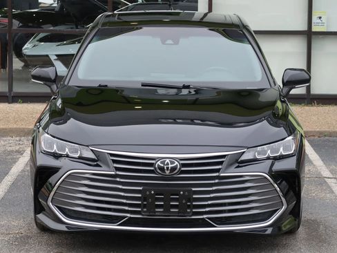 Used 2019 Toyota Avalon XLE image 4
