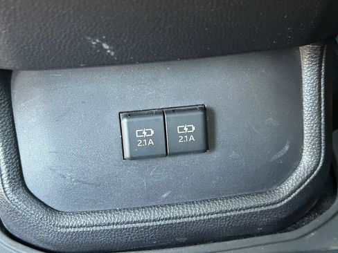 Used 2020 Toyota Highlander XLE FWD image 24
