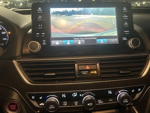Used 2018 Honda Accord Touring image 25