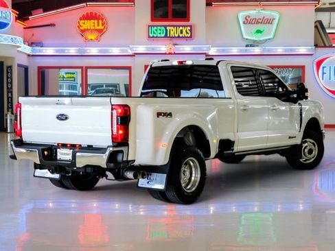 Used 2023 Ford F350 Lariat w/ Lariat Ultimate Package AWD/4WD image 3