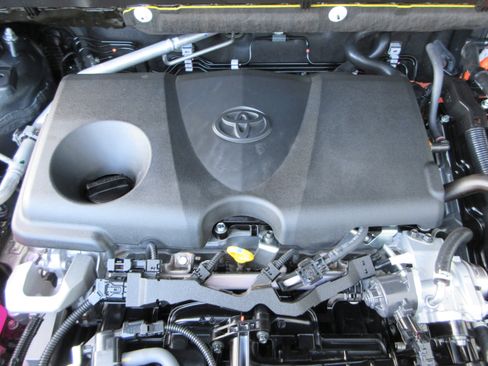 Used 2024 Toyota Venza XLE image 46