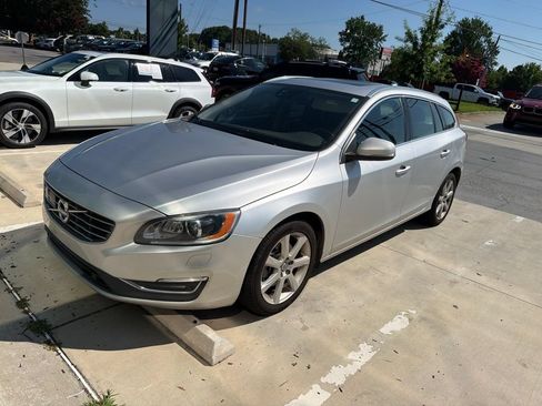 Used 2016 Volvo V60 T5 Platinum w/ Climate Package FWD image 3