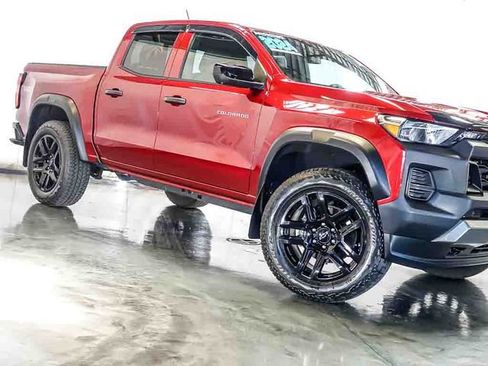 Certified 2024 Chevrolet Colorado Trail Boss w/ Technology Package AWD/4WD image 5