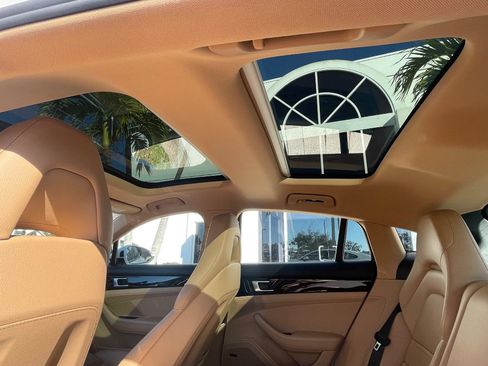 Used 2018 Porsche Panamera RWD image 24