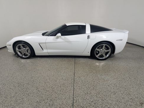 Used 2007 Chevrolet Corvette Coupe w/ Preferred Equipment Group RWD image 4