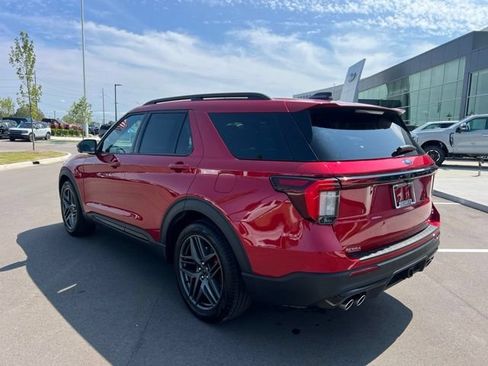 Used 2025 Ford Explorer ST AWD/4WD image 7