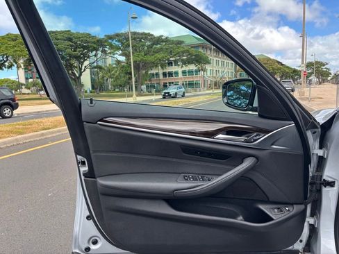 Used 2019 BMW 530e w/ Convenience Package RWD image 13