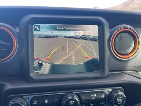 Used 2023 Jeep Gladiator Mojave w/ Cold Weather Group image 21