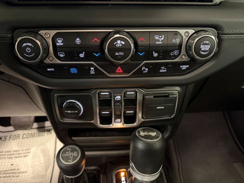 Used 2025 Jeep Wrangler Unlimited Sahara w/ Safety Group image 13