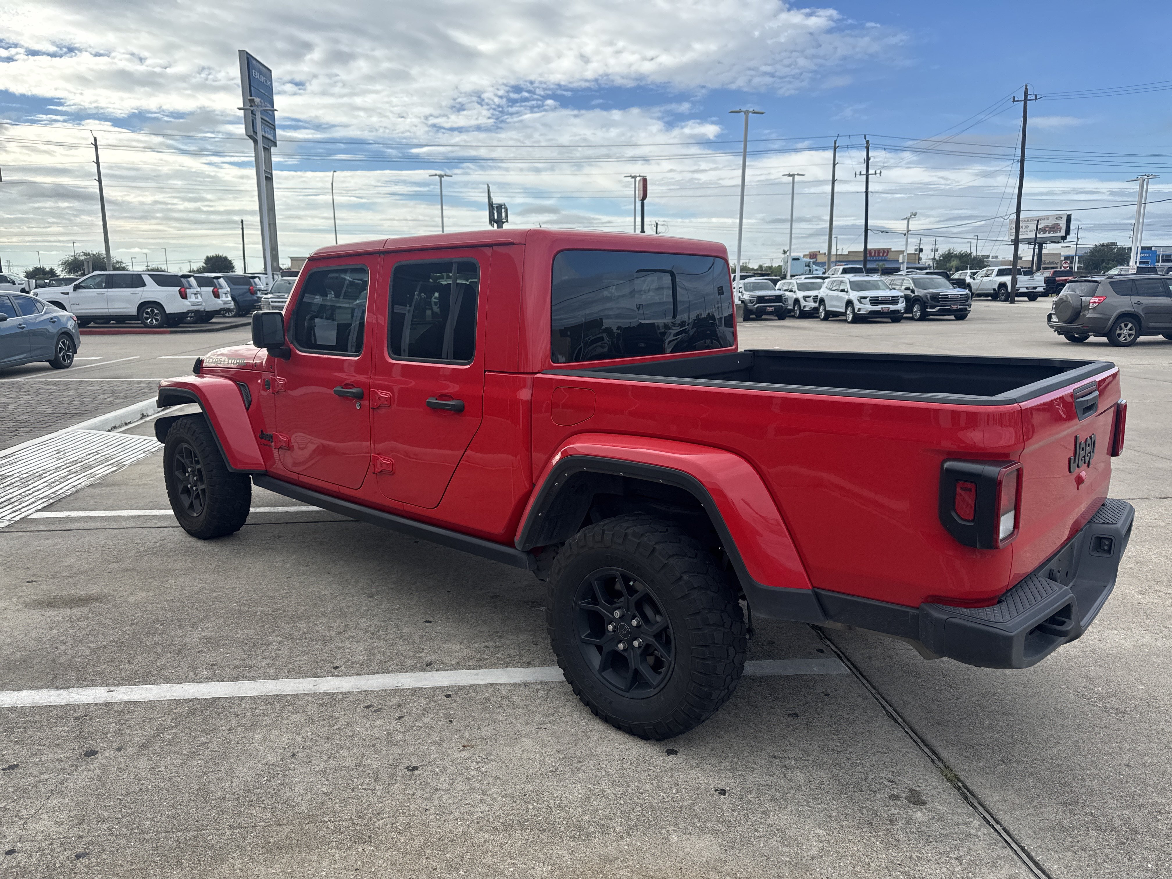 Used 2025 Jeep Gladiator Sport AWD/4WD image 9