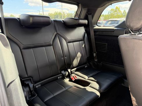Used 2020 Land Rover Discovery Landmark AWD/4WD image 19