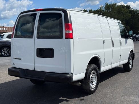 Used 2018 Chevrolet Express 2500 image 8