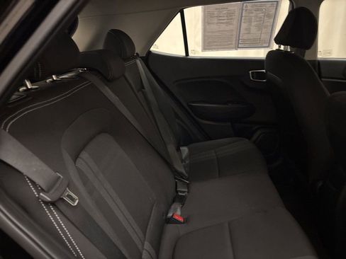 Used 2020 Hyundai Venue SEL image 19