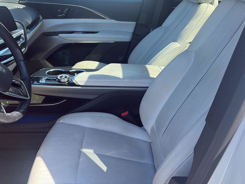 Used 2024 Cadillac Lyriq Luxury AWD/4WD image 5