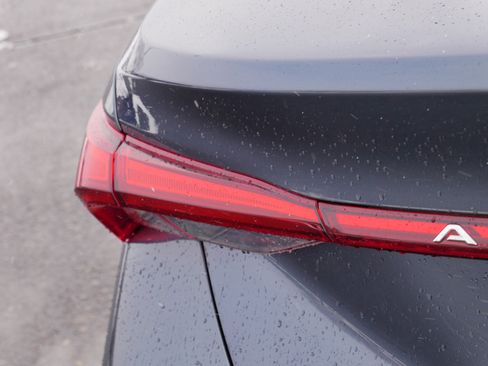 Used 2020 Toyota Avalon Limited image 17