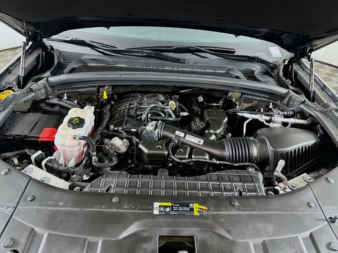 Used 2023 Jeep Grand Cherokee Limited w/ Black Appearance Package image 33