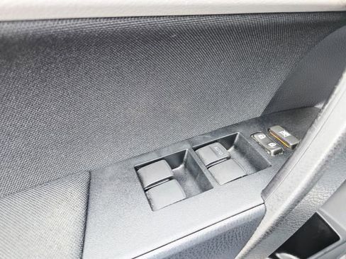 Used 2017 Toyota Corolla LE image 29