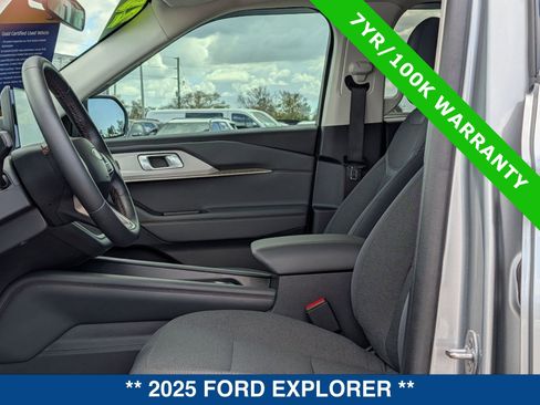Certified 2025 Ford Explorer Active image 21