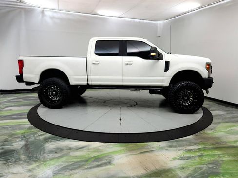 Used 2017 Ford F250 Lariat w/ Lariat Ultimate Package AWD/4WD image 4
