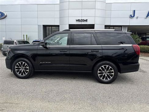 Certified 2025 Ford Expedition Platinum AWD/4WD image 2