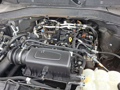 Used 2022 Ford Explorer XLT AWD/4WD image 30