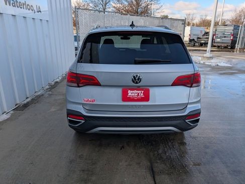 Used 2024 Volkswagen Taos SE image 25