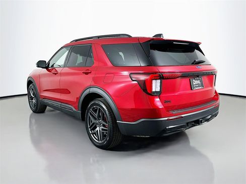 Used 2025 Ford Explorer ST-Line w/ ST-Line Street Pack image 5