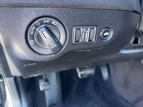 Used 2019 Chrysler 300 S image 13