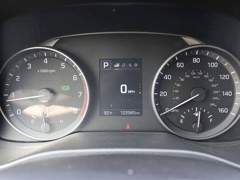 Used 2017 Hyundai Elantra Limited FWD image 13